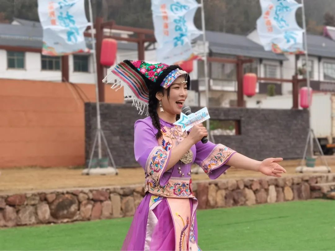 唱響擂臺》張家界賽區(qū)海選賽的第三場在桑植縣民歌寨隆重舉行